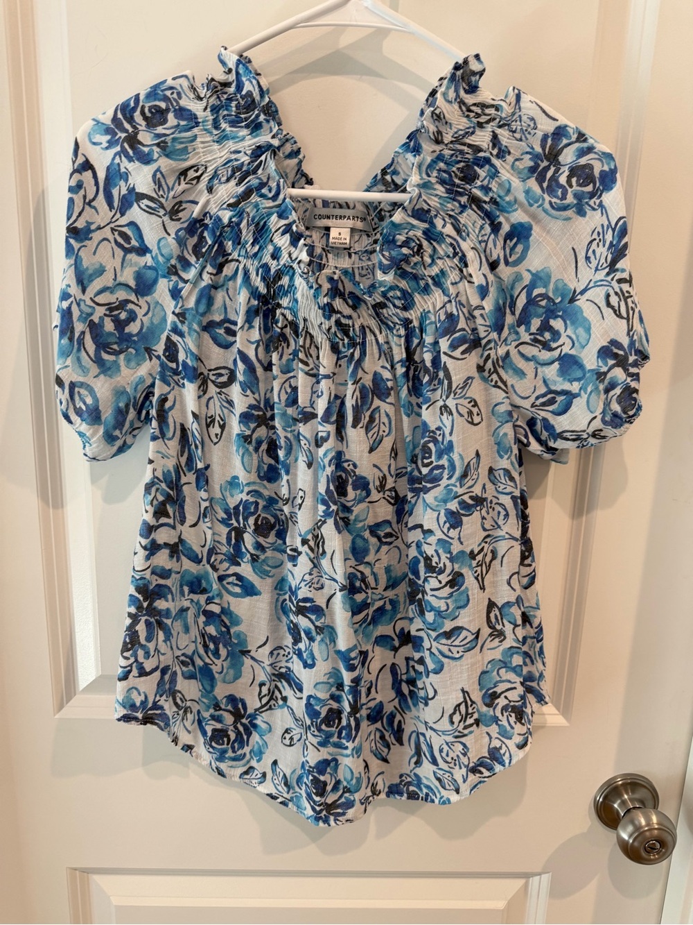 Counterparts White and Blue Floral Blouse Size Small